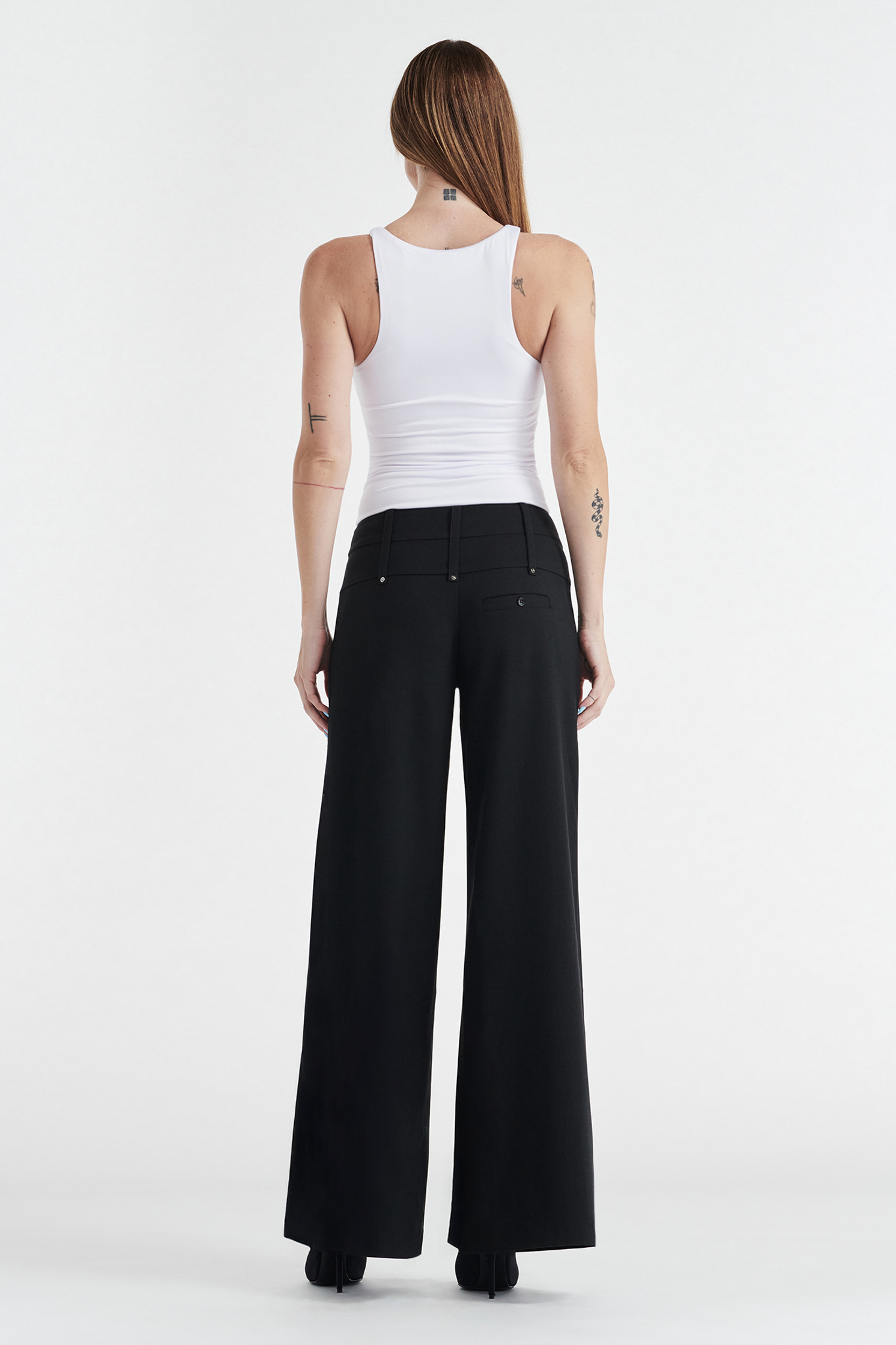 SOPHIE BASIC SLEEVELESS TANK WITH SHELF BRA - WHITE