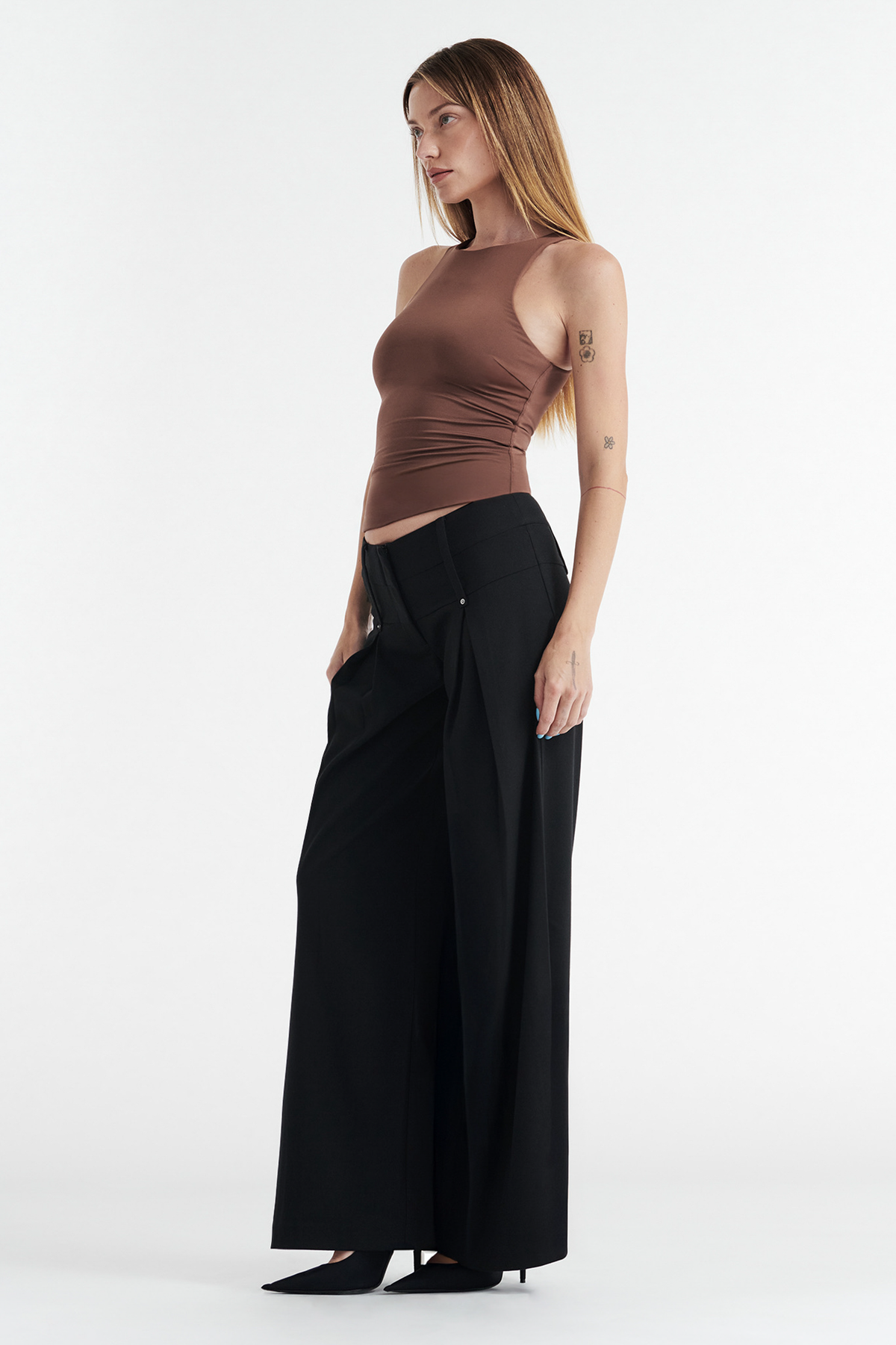 SOPHIE BASIC SLEEVELESS TANK WITH SHELF BRA - CHOCOLATE